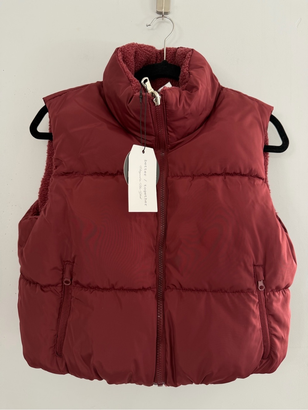 NEW Better Together Womens Medium Burgundy Crop Reversible Puffer Vest Outerwear